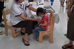  KHÁM SỨC KHỎE CHO TRẺ LẦN 2 NĂM HỌC 2024 - 2025